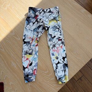 Calvin Klein women’s Floral athletic Leggings - Black, Gray, Yellow